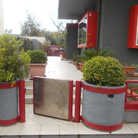 Scacco Rosso Hotel Sant'Egidio alla Vibrata Bagian luar foto