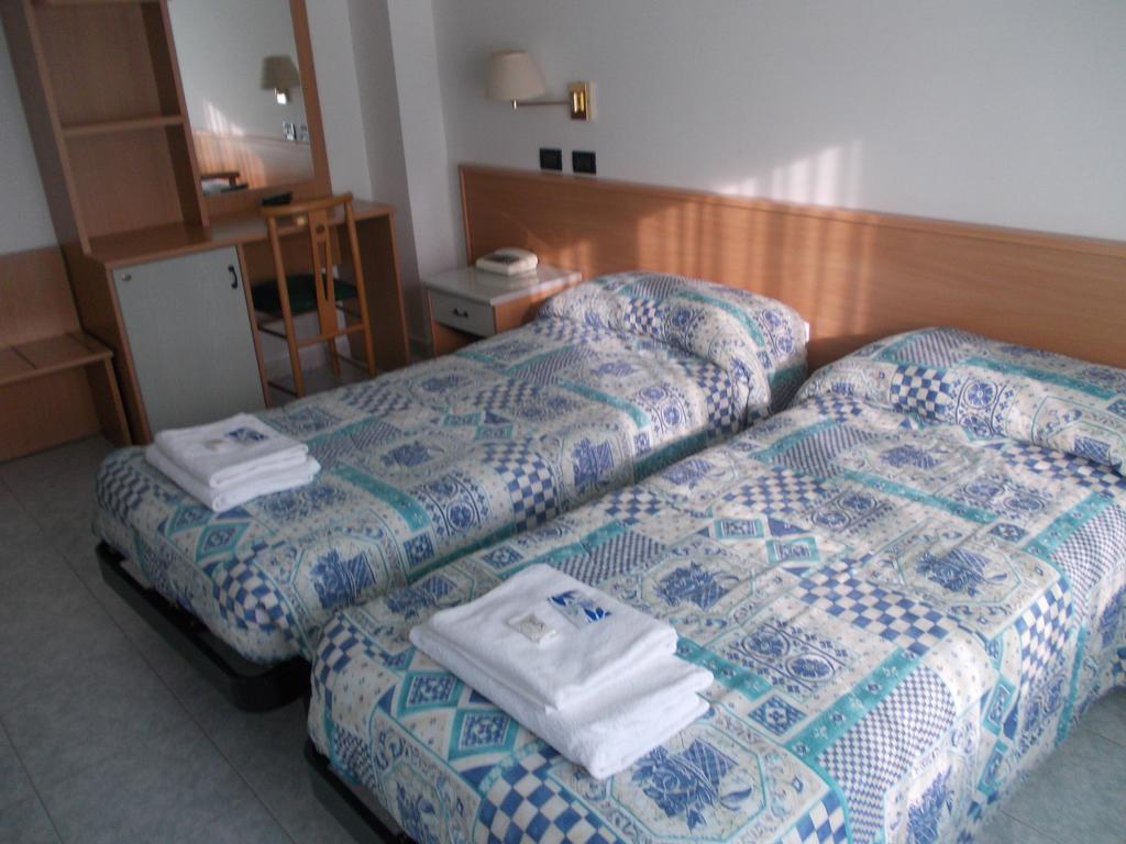 Scacco Rosso Hotel Sant'Egidio alla Vibrata Ruang foto