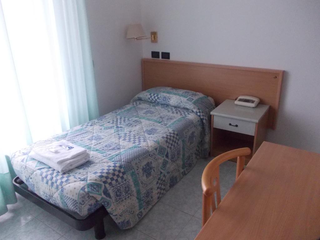 Scacco Rosso Hotel Sant'Egidio alla Vibrata Ruang foto